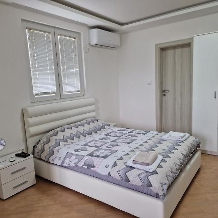 Apartman Tolosi Podgorica Buitenkant foto