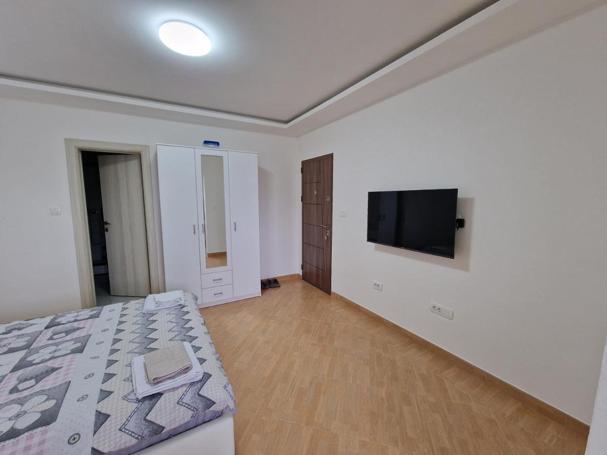 Apartman Tolosi Podgorica Buitenkant foto